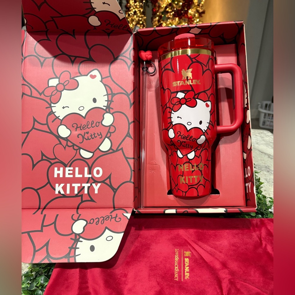 Hello kitty stanley 40 oz - Picture 2 of 6